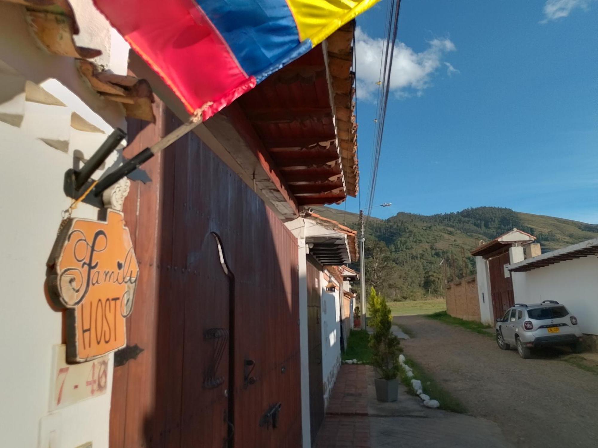 Family Host Hostel Villa de Leyva Exteriör bild